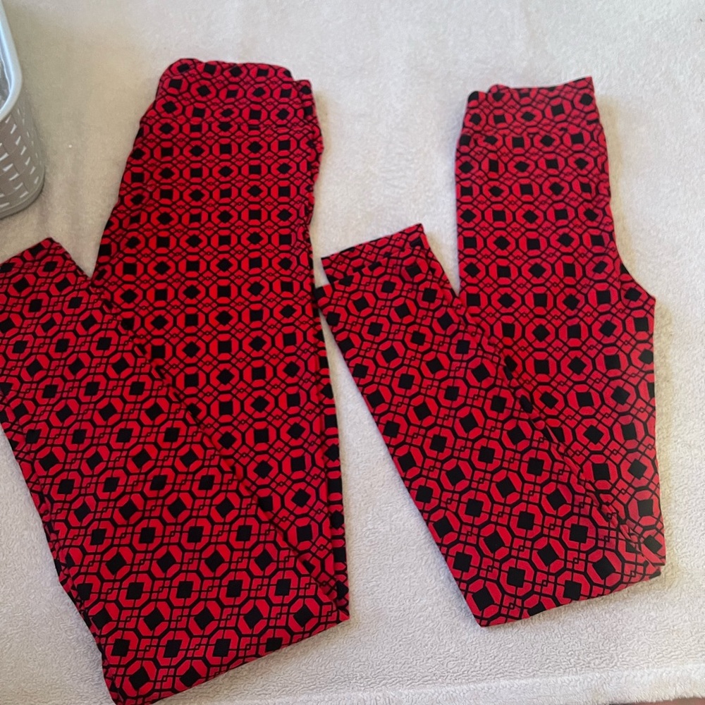 Red and Black Pattern Mom and Daughter Matching LuLaRoe Leggings
